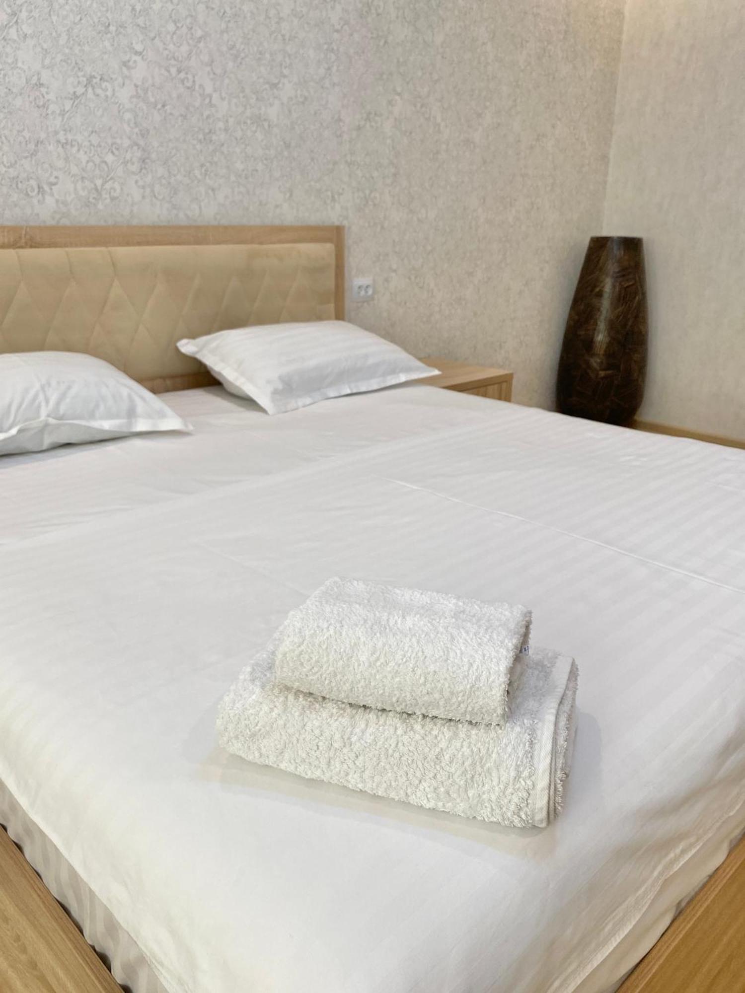 טשקנט Spacious Apartment In New Building, Near The City Center And Airport מראה חיצוני תמונה